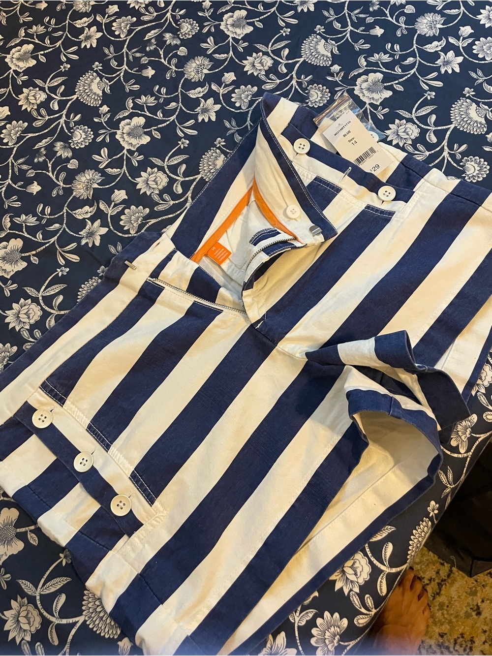 JOE Shorts Blue & White stripe with button front pockets